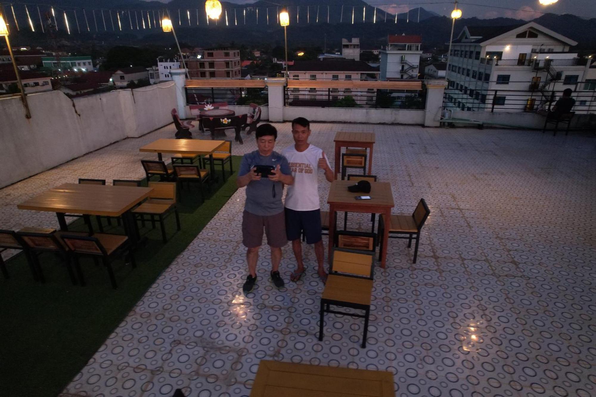 Annecy Hotel Vang Vieng Bagian luar foto