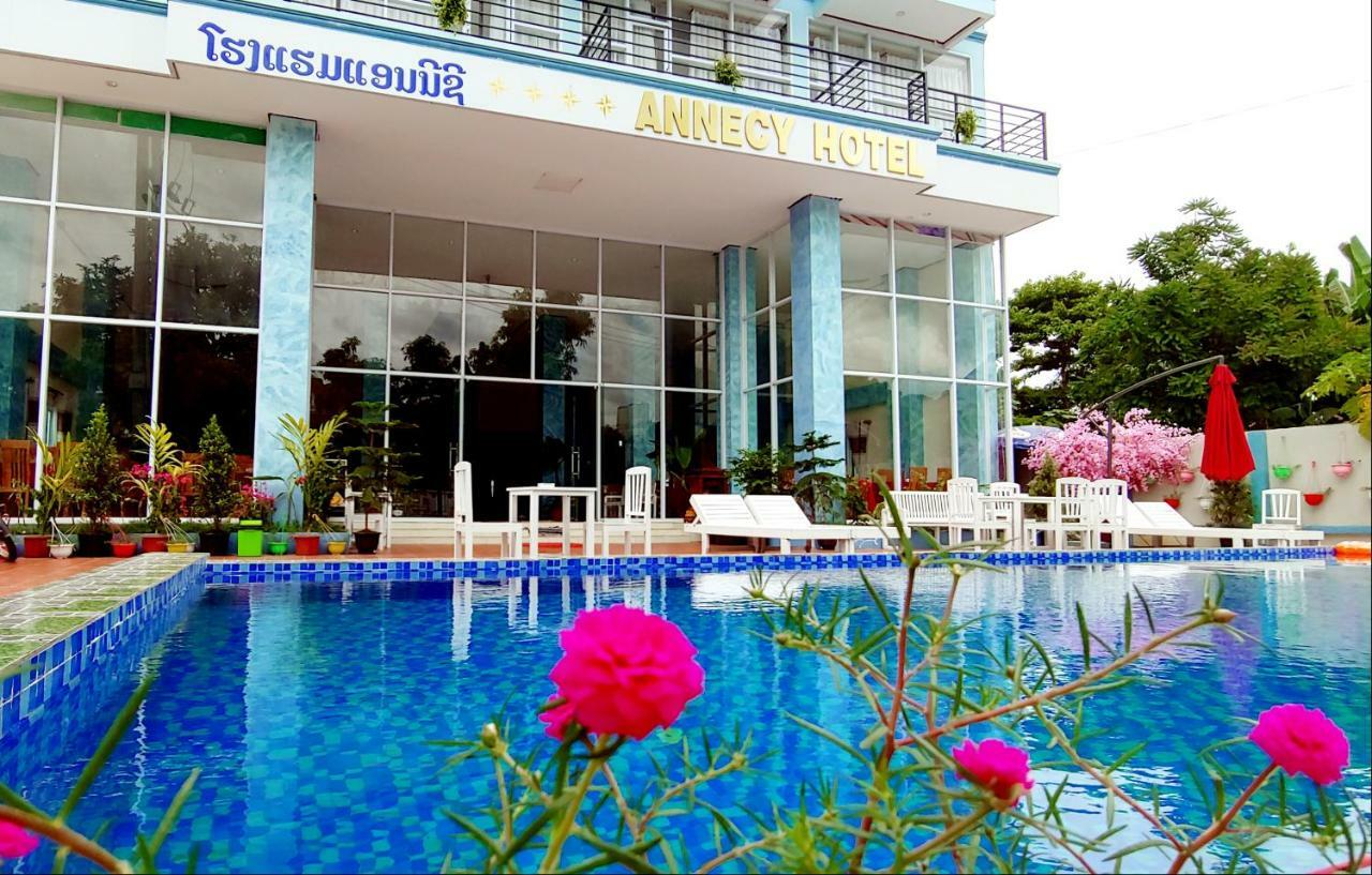 Annecy Hotel Vang Vieng Bagian luar foto