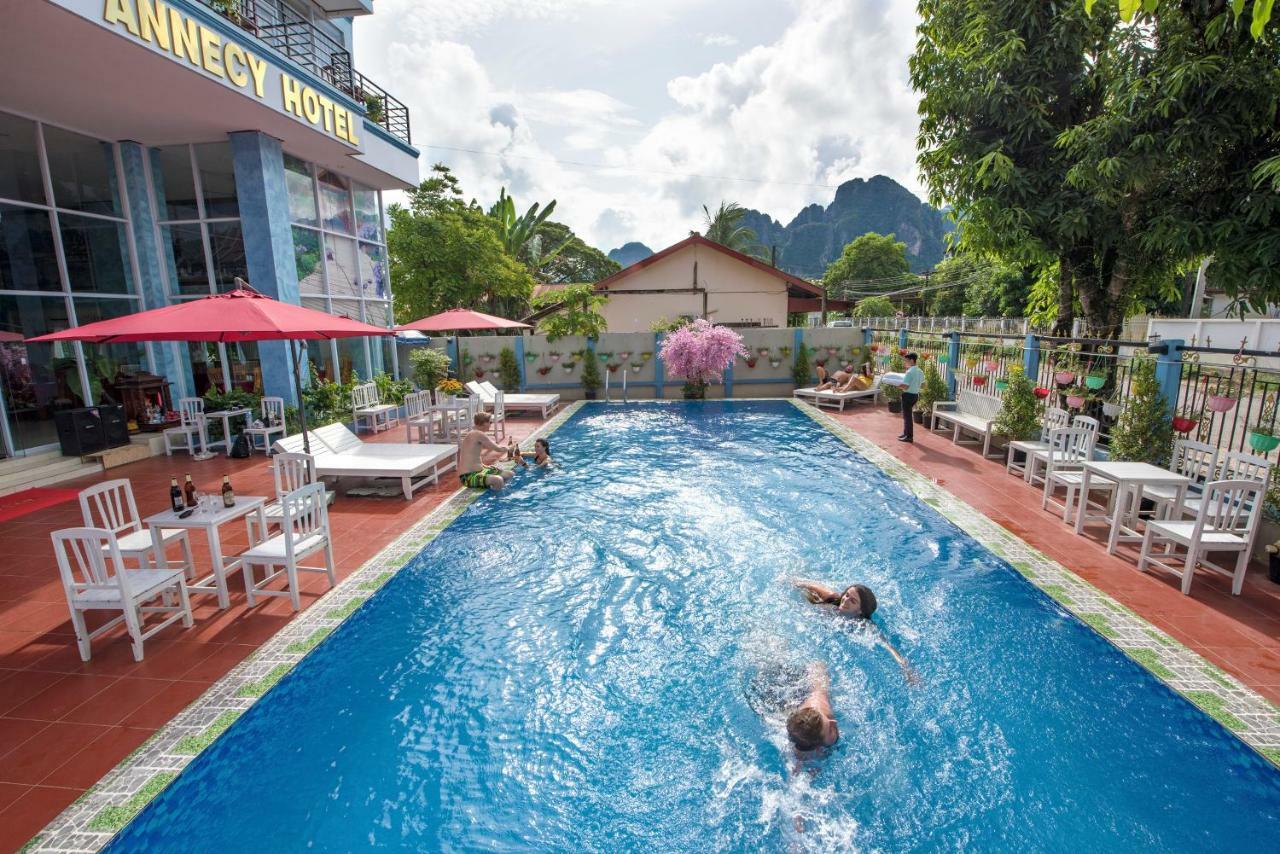 Annecy Hotel Vang Vieng Bagian luar foto