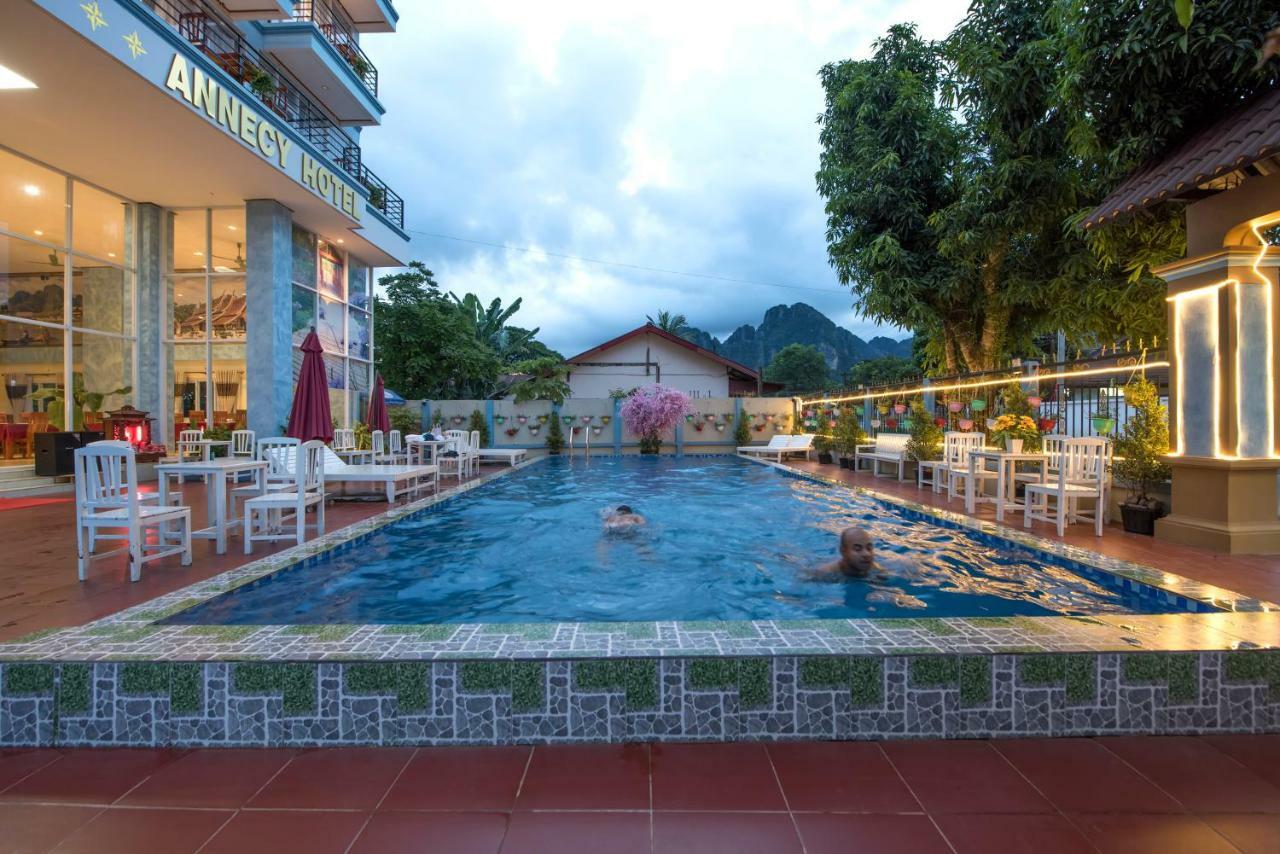 Annecy Hotel Vang Vieng Bagian luar foto