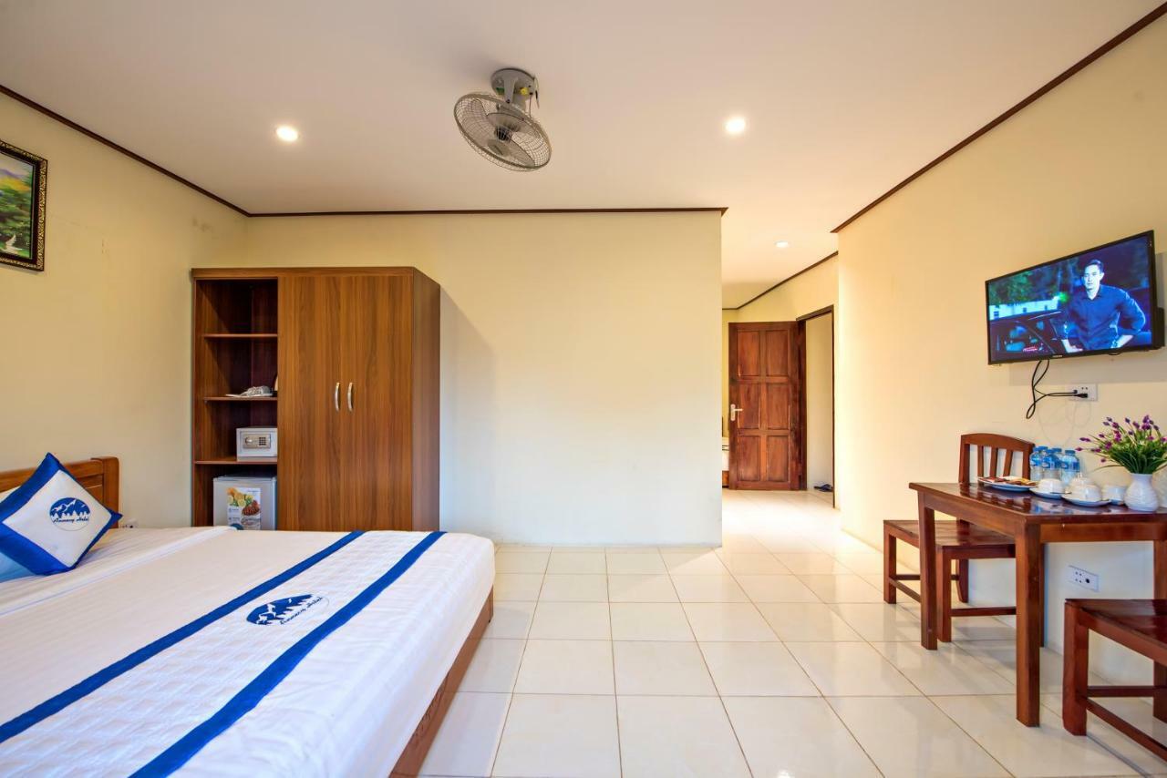 Annecy Hotel Vang Vieng Bagian luar foto