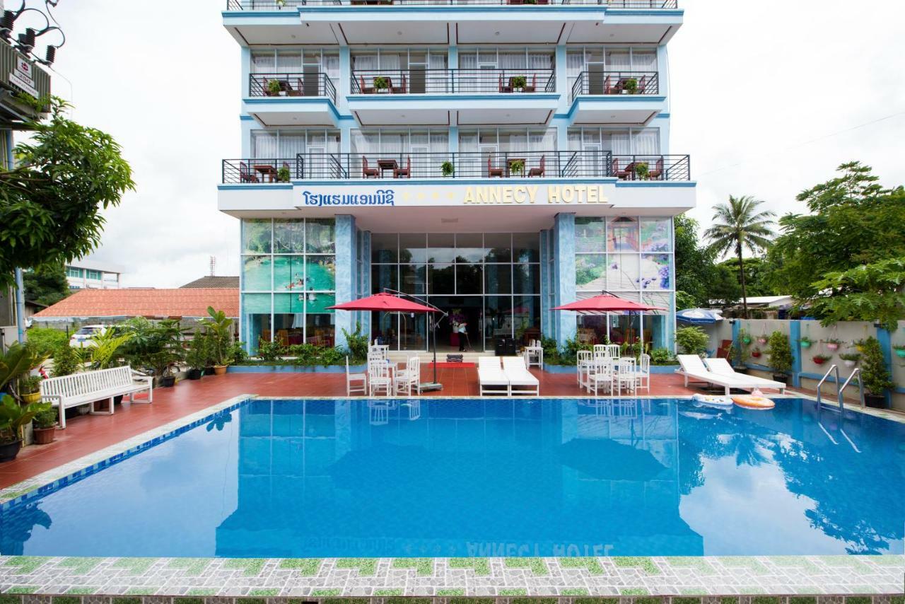 Annecy Hotel Vang Vieng Bagian luar foto