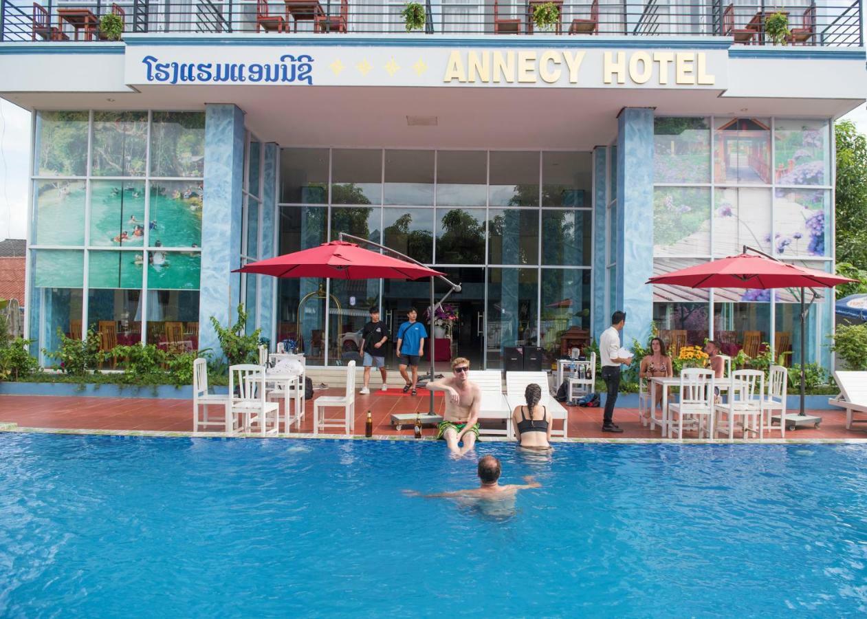 Annecy Hotel Vang Vieng Bagian luar foto