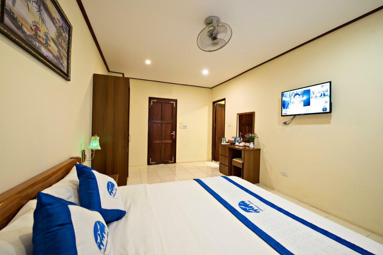 Annecy Hotel Vang Vieng Bagian luar foto