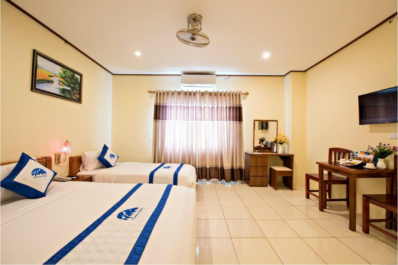 Annecy Hotel Vang Vieng Bagian luar foto