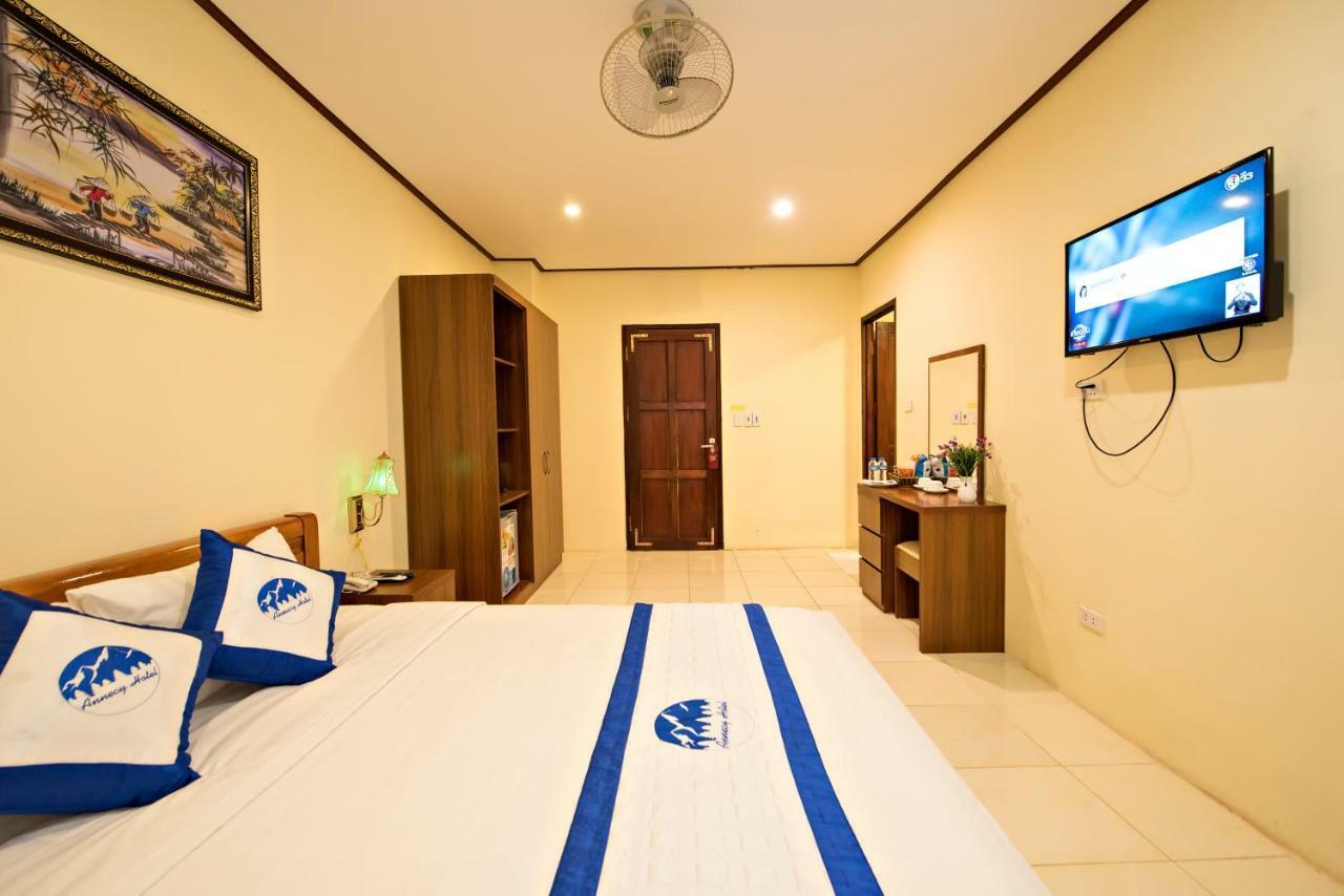Annecy Hotel Vang Vieng Bagian luar foto
